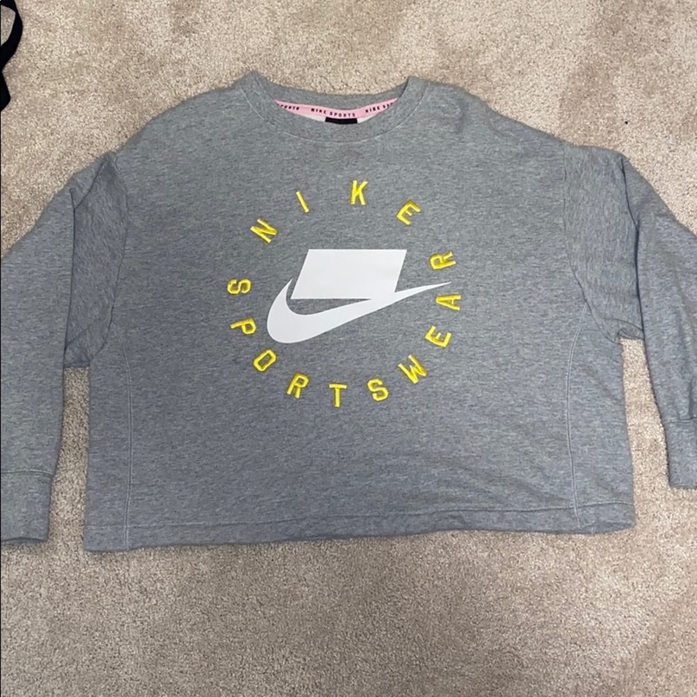 Nike Sportswear Women’s Pullover semi cropped